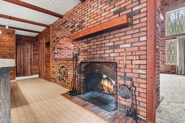 885 Rustic Village Lane, Orion Charter Township, MI 48362