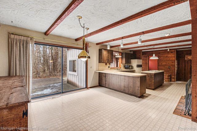 885 Rustic Village Lane, Orion Charter Township, MI 48362