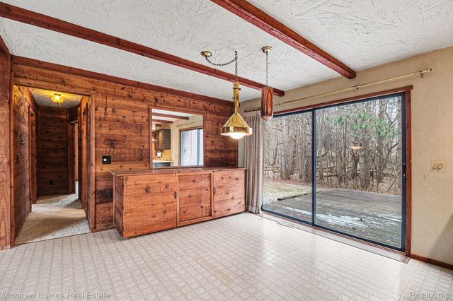 885 Rustic Village Lane, Orion Charter Township, MI 48362