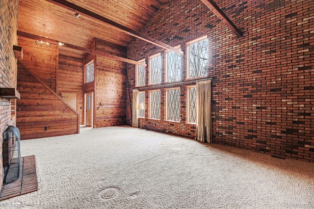 885 Rustic Village Lane, Orion Charter Township, MI 48362