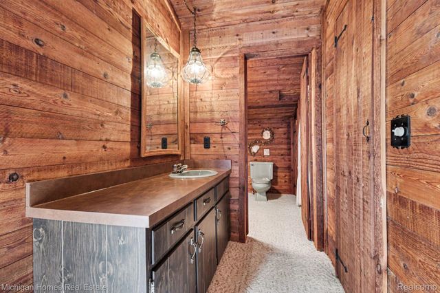 885 Rustic Village Lane, Orion Charter Township, MI 48362