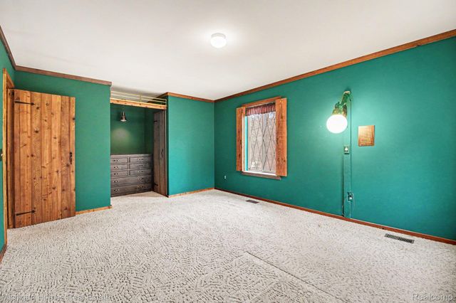 885 Rustic Village Lane, Orion Charter Township, MI 48362