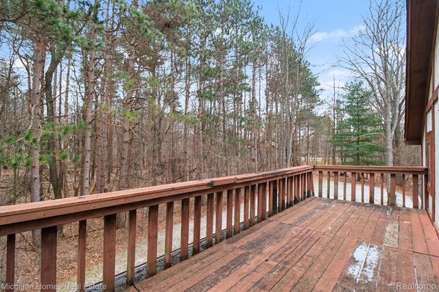 885 Rustic Village Lane, Orion Charter Township, MI 48362