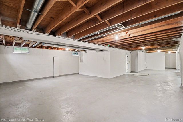 885 Rustic Village Lane, Orion Charter Township, MI 48362