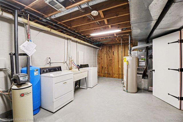 885 Rustic Village Lane, Orion Charter Township, MI 48362