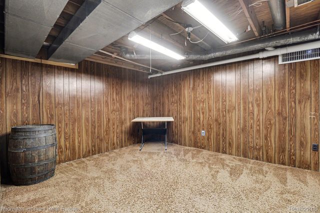 885 Rustic Village Lane, Orion Charter Township, MI 48362