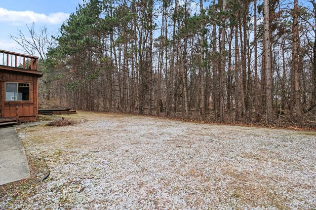 885 Rustic Village Lane, Orion Charter Township, MI 48362