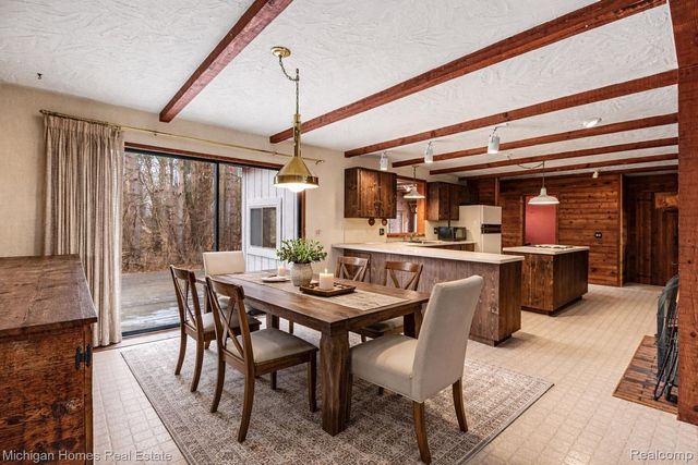 885 Rustic Village Lane, Orion Charter Township, MI 48362