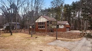 885 Rustic Village Lane, Orion Charter Township, MI 48362