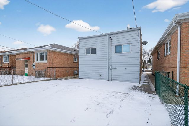 5718 W 63rd Place, Chicago, IL 60638