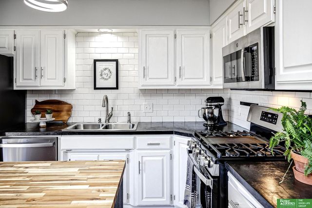 706 Joseph Drive, Papillion, NE 68046