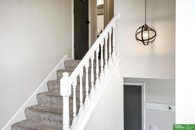 706 Joseph Drive, Papillion, NE 68046