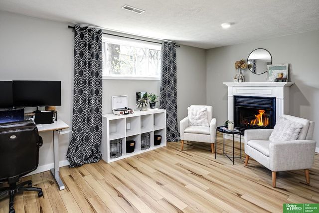 706 Joseph Drive, Papillion, NE 68046