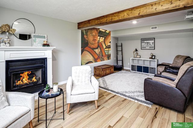 706 Joseph Drive, Papillion, NE 68046