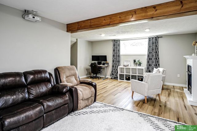 706 Joseph Drive, Papillion, NE 68046