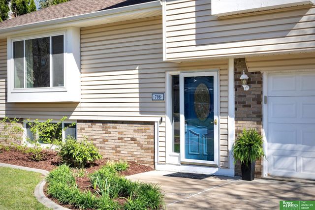 706 Joseph Drive, Papillion, NE 68046