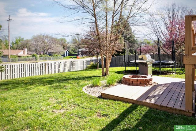 706 Joseph Drive, Papillion, NE 68046