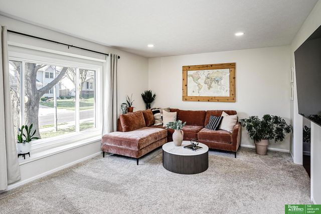 706 Joseph Drive, Papillion, NE 68046
