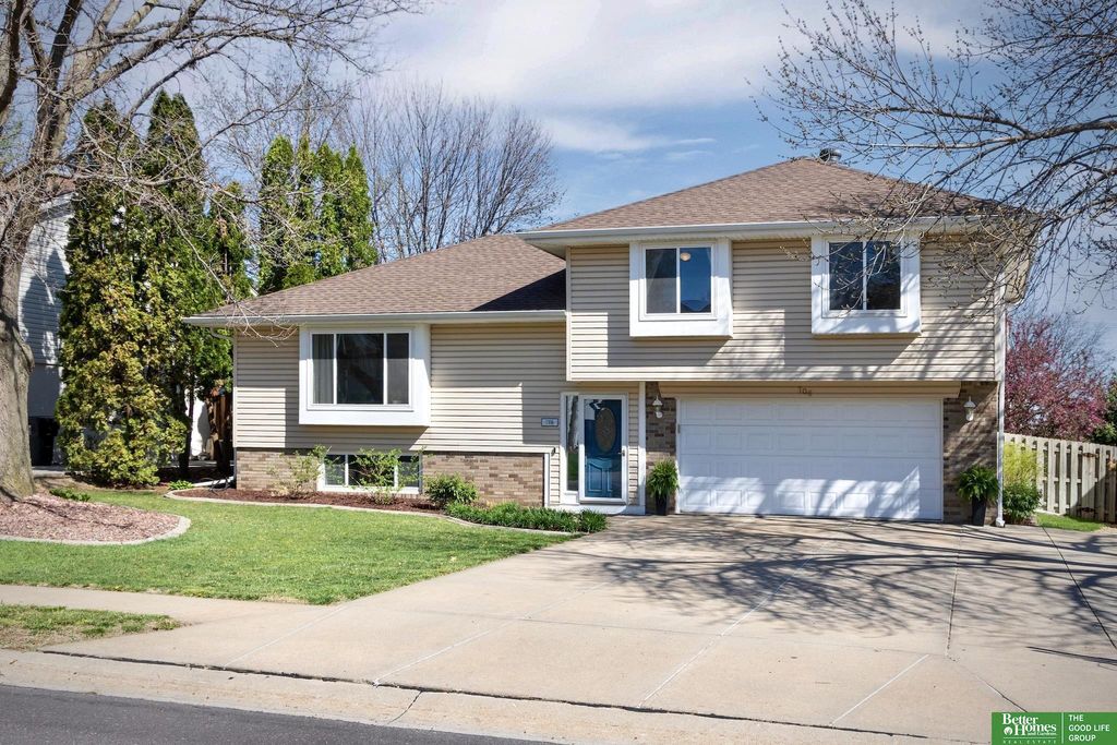 706 Joseph Drive, Papillion, NE 68046
