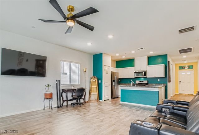 368 Canary Song Drive, Henderson, NV 89011