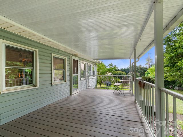 32 Fair Drive, Candler, NC 28715