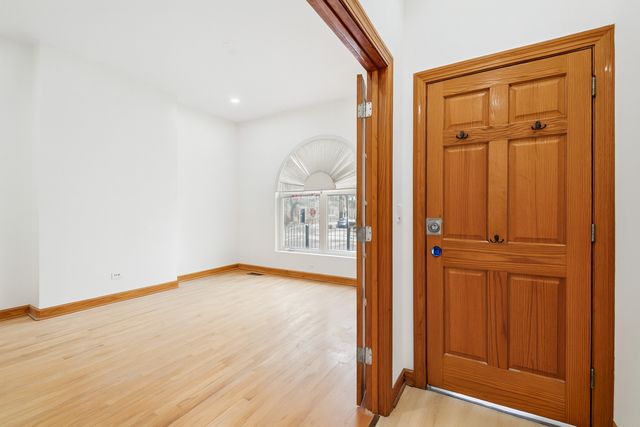 2336 W Taylor Street, Chicago, IL 60612