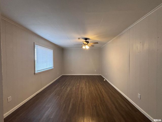 405 S GILLET Street, Elkhart, IL 62634