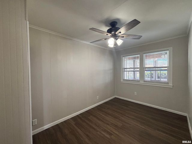 405 S GILLET Street, Elkhart, IL 62634