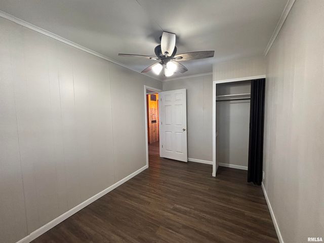 405 S GILLET Street, Elkhart, IL 62634