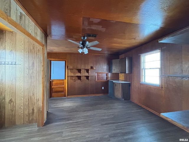 405 S GILLET Street, Elkhart, IL 62634