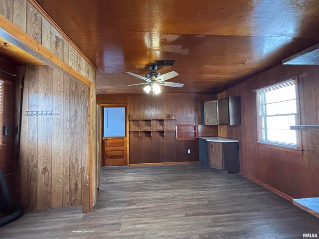 405 S GILLET Street, Elkhart, IL 62634