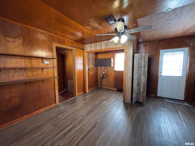 405 S GILLET Street, Elkhart, IL 62634