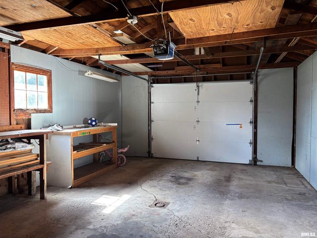 405 S GILLET Street, Elkhart, IL 62634