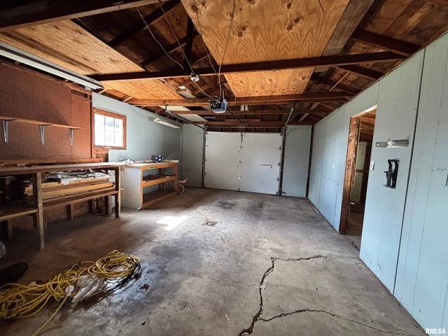 405 S GILLET Street, Elkhart, IL 62634