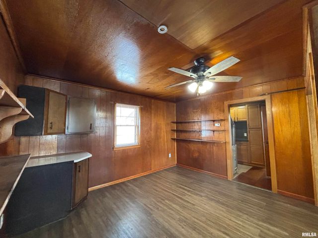 405 S GILLET Street, Elkhart, IL 62634