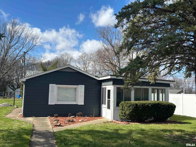 405 S GILLET Street, Elkhart, IL 62634