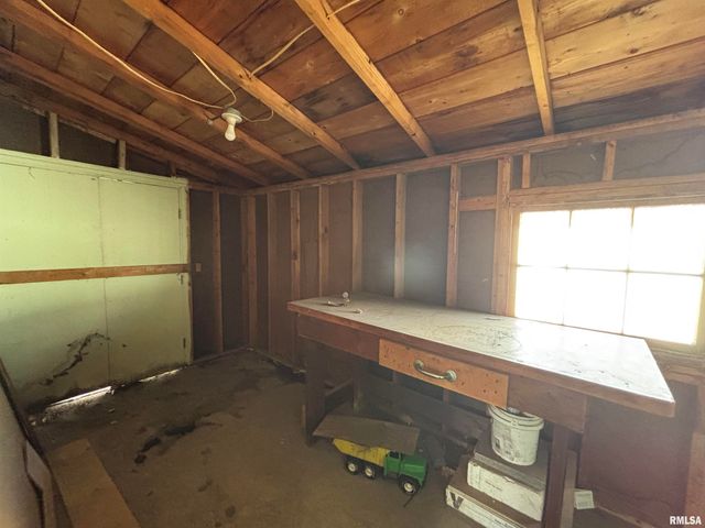 405 S GILLET Street, Elkhart, IL 62634