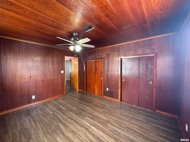 405 S GILLET Street, Elkhart, IL 62634