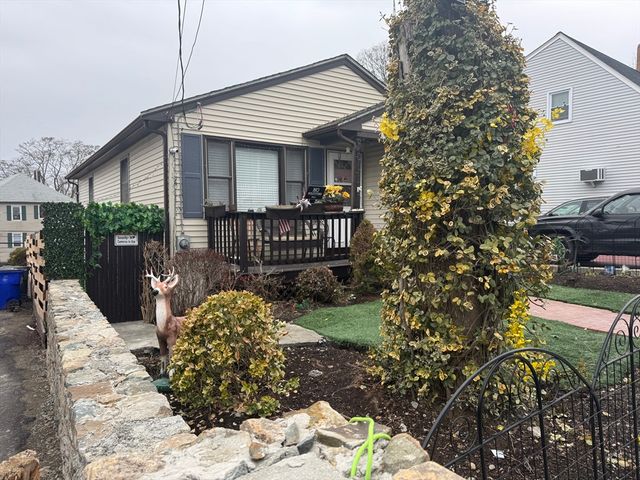 200 Crescent St, Fall River, MA 02720