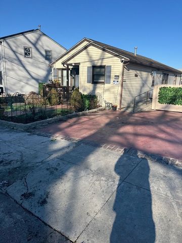 200 Crescent St, Fall River, MA 02720