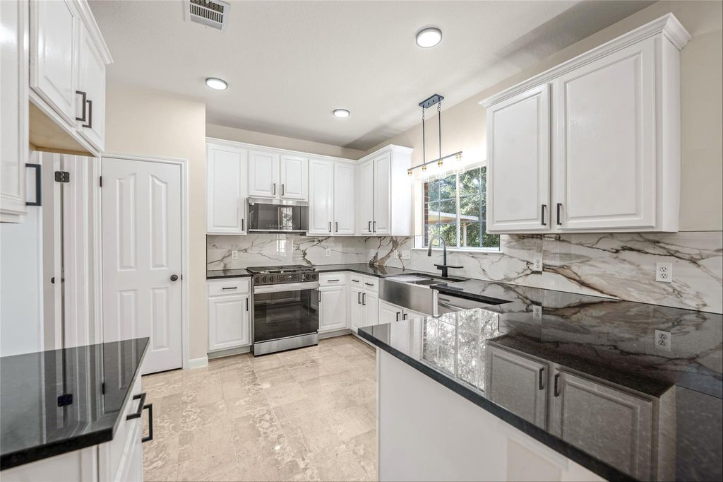 13102 Hunters Chase DR, Austin, TX 78729