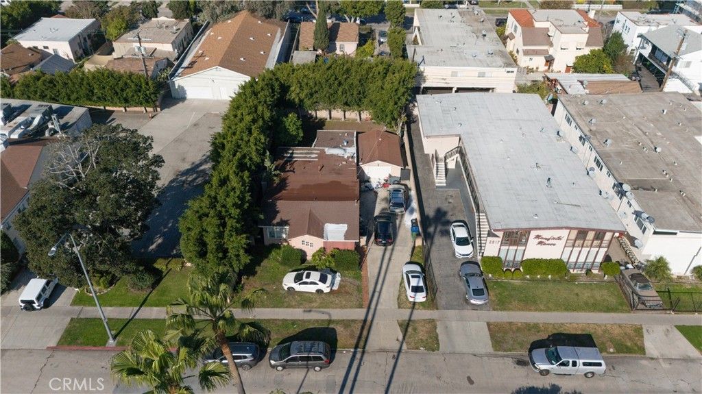 Image 10 of property listing at 2929 S Mansfield, Los Angeles, CA 90016