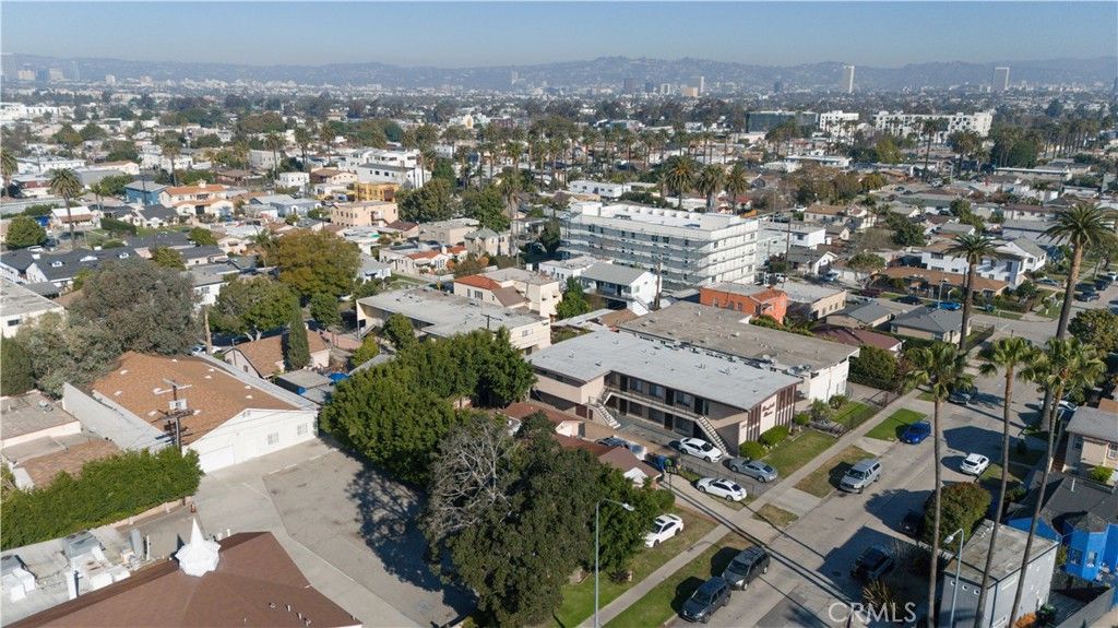 Image 13 of property listing at 2929 S Mansfield, Los Angeles, CA 90016