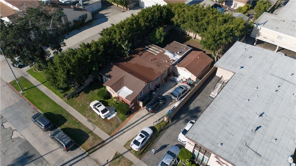 Image 3 of property listing at 2929 S Mansfield, Los Angeles, CA 90016