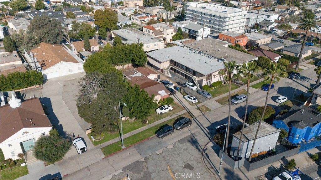 Image 9 of property listing at 2929 S Mansfield, Los Angeles, CA 90016