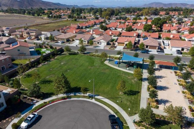 1432 Carolina Court, Hemet, CA 92543