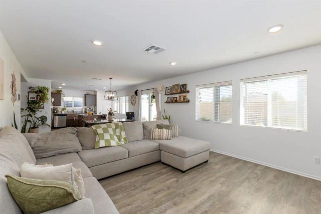 1432 Carolina Court, Hemet, CA 92543