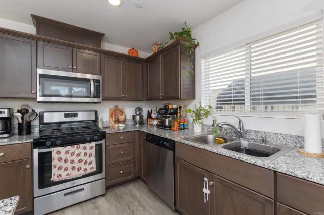 1432 Carolina Court, Hemet, CA 92543