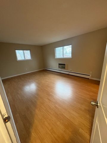 10 Longwood Dr 5, Andover, MA 01810