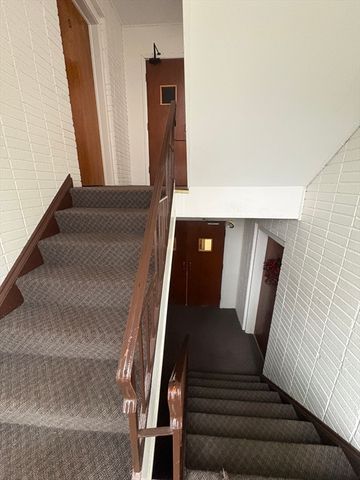 10 Longwood Dr 5, Andover, MA 01810